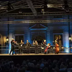 Sommerkonzert im Brunnenhof: Residenz-Solisten & Schöllhorn & Jaulmes - Brunnenhof München
