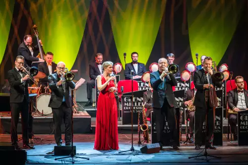 The Original Glenn Miller Orchestra: Swinging Christmas