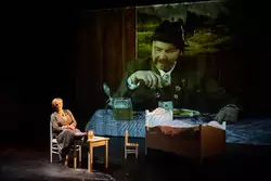 Fünf bis sechs Semmeln und eine kalte Wurst - Münchner Kammerspiele Schauspielhaus München