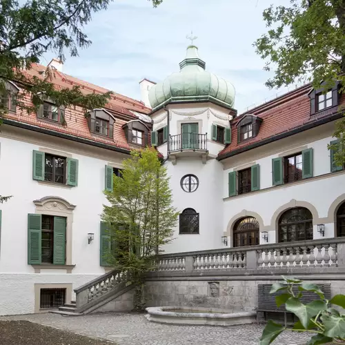 Pracht & Prominenz: Villen in Bogenhausen - Treffpunkt Kulturführung München