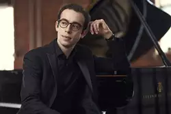 Nicolas Namoradze: Achtsam hören - Prinzregententheater München