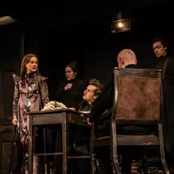 Der zerbrochne Krug - Residenztheater München