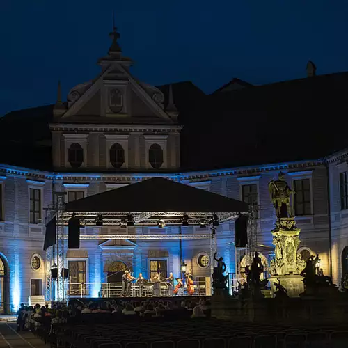 Vivaldi: Die vier Jahreszeiten - Brunnenhof München