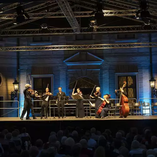 Sommerkonzert im Brunnenhof: Residenz-Solisten & Schöllhorn & Jaulmes - Brunnenhof München