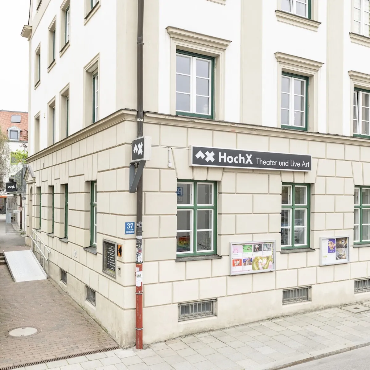 Außenaufnahme HochX Theater