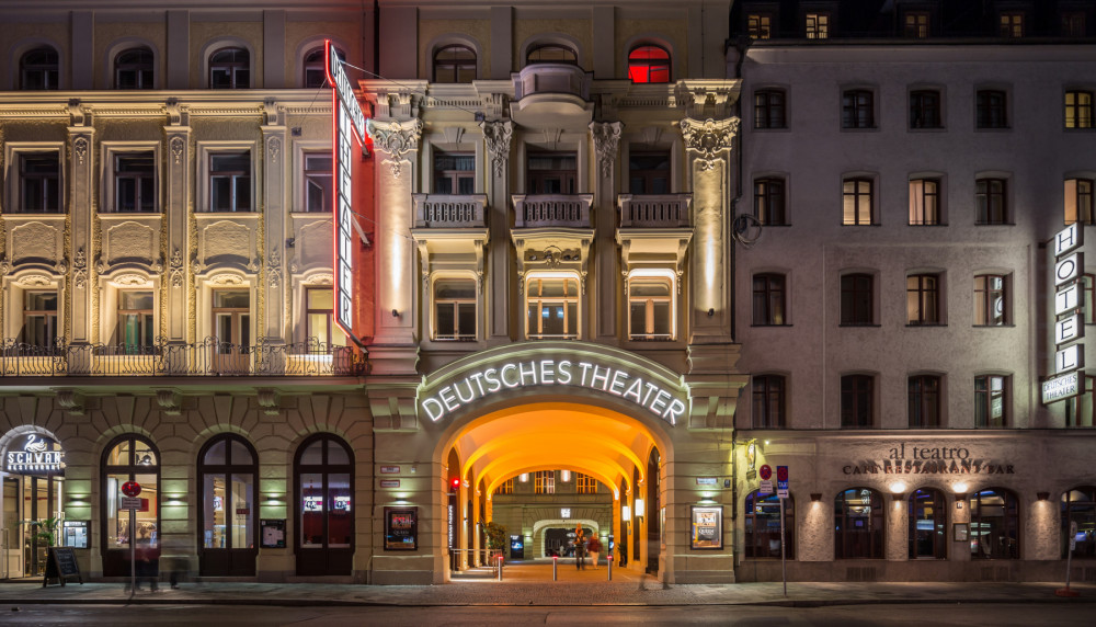 Deutsches Theater / Foto: Robert Goetzfried