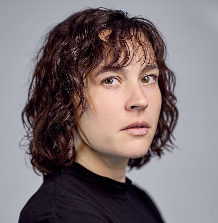 Klara Pfeiffer spielt in Ein gespielter STURM und ein echtes Gewitter in der Pasinger Fabrik