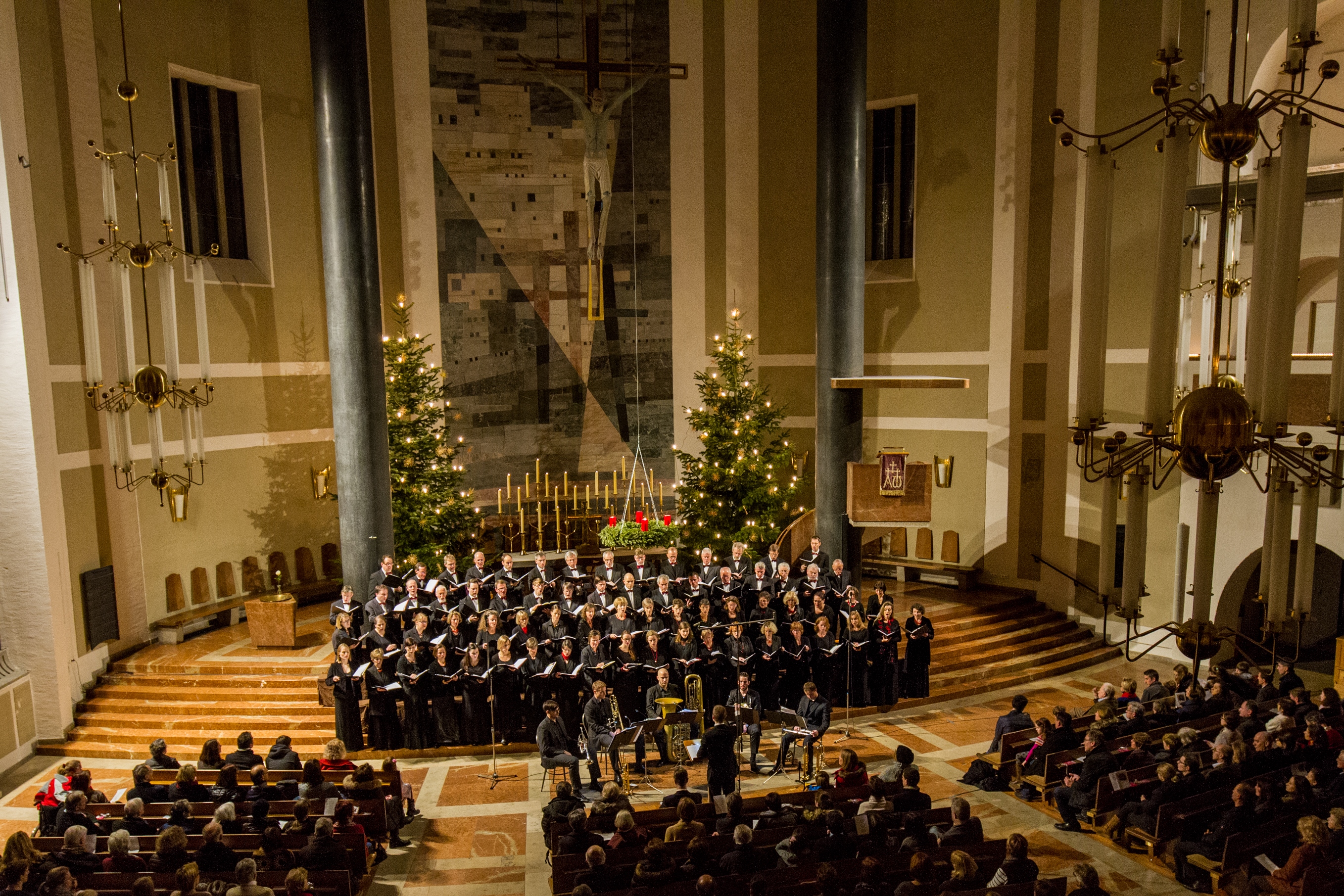 Der Münchner Motettenchor beim festlichen Weihnachtssingen in der Matthäuskirche München