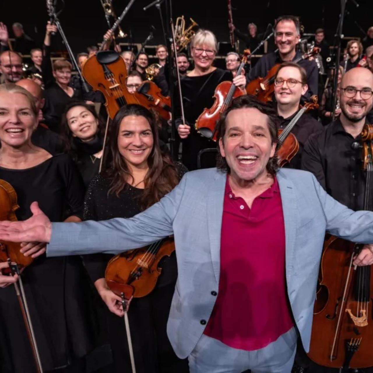 KiKA-Moderator Juri Tetzlaff f&uuml;hrt beim Familienkonzert mit dem M&uuml;nchener Rundfunkorchester und dem T&ouml;lzer Knabenchor in der Alten Kongresshalle M&uuml;nchen durchs Programm