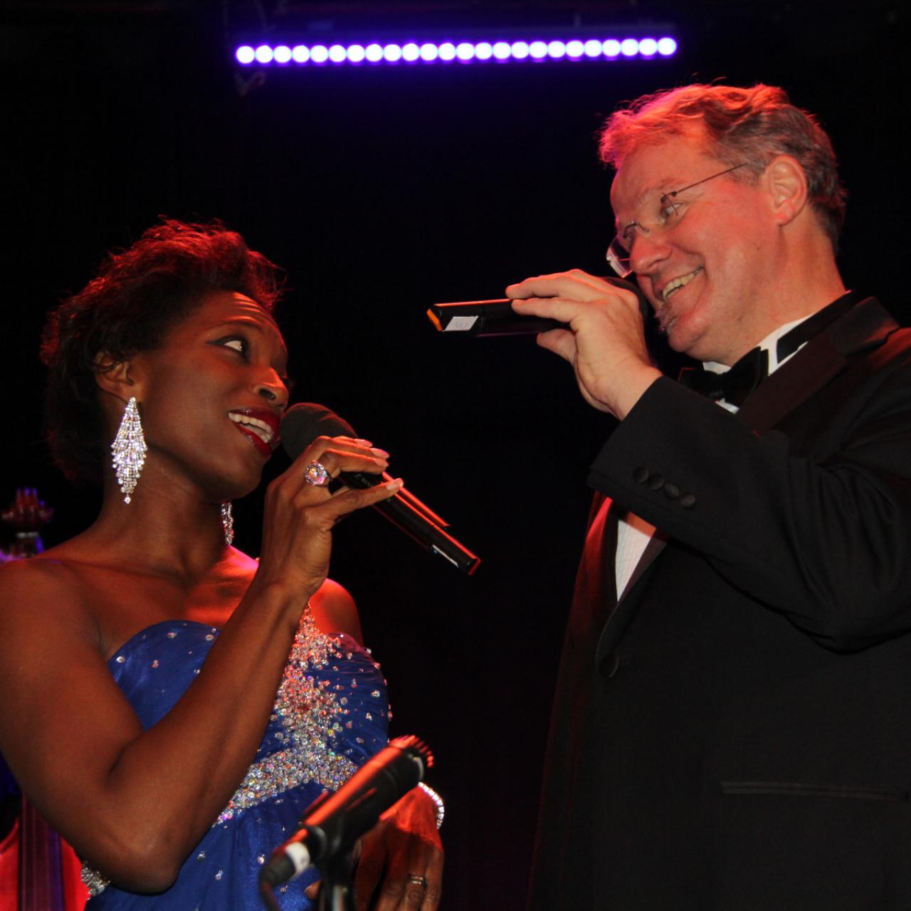 Merry Jazzmas, _Titilayo Adedokun und Heinz Dauhrer, Silbersaal Deutsches Theater M&uuml;nchen
