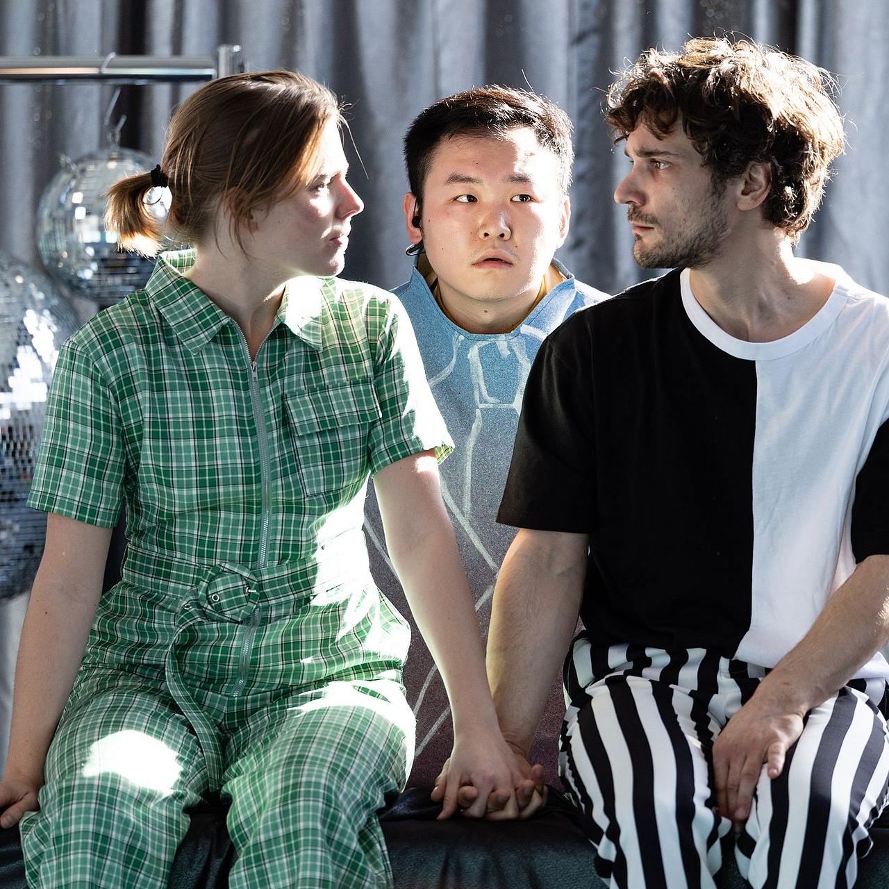 Das Musiktheater f&uuml;r Jugendliche Just listen ist eine Kooperation der Bayerischen Staatsoper und der Schauburg und wird in der BMW Welt M&uuml;nchen gespielt