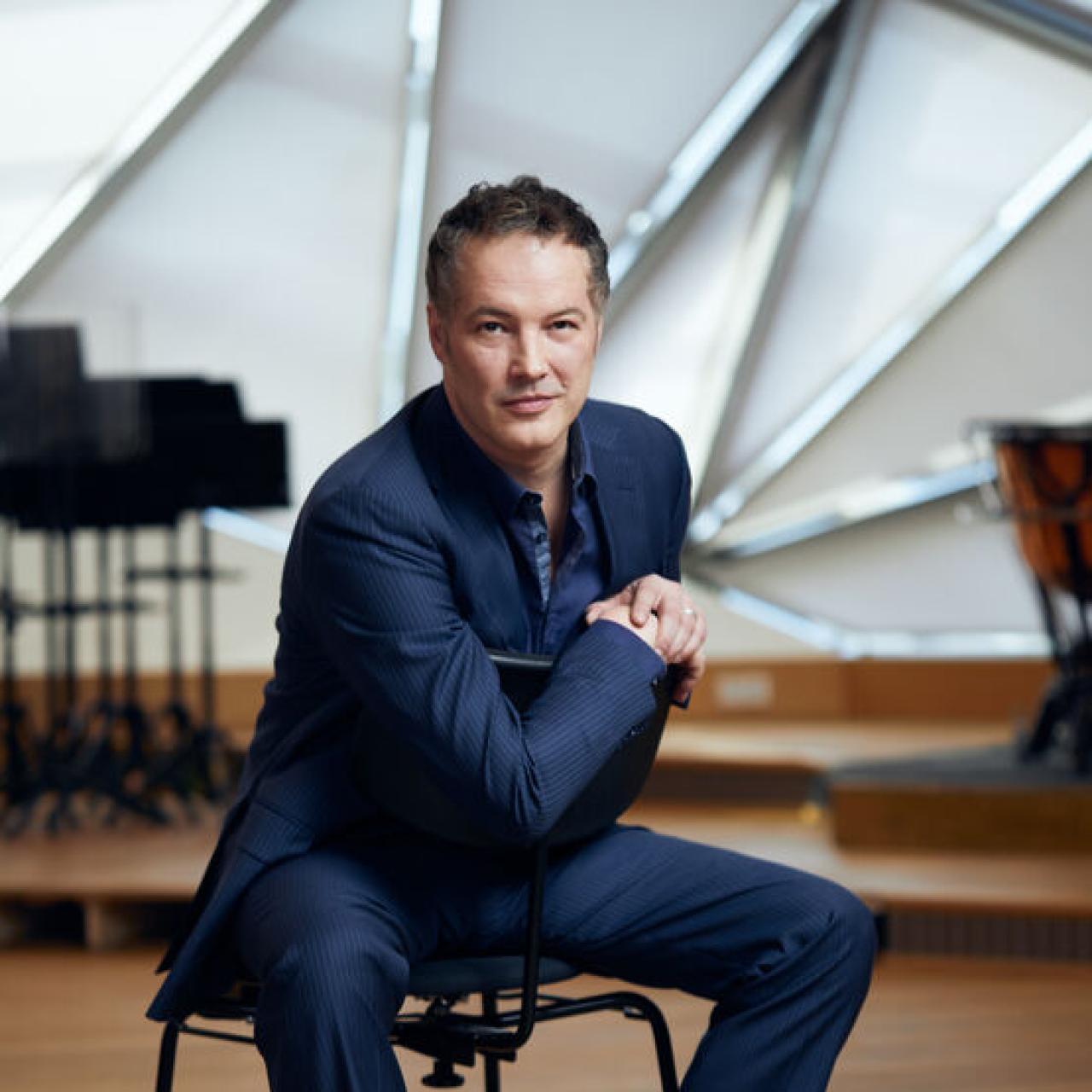 Daniel Prohaska singt in der Operette Die Landstreicher am G&auml;rtnerplatztheater M&uuml;nchen die Rolle des August Fliederbusch
