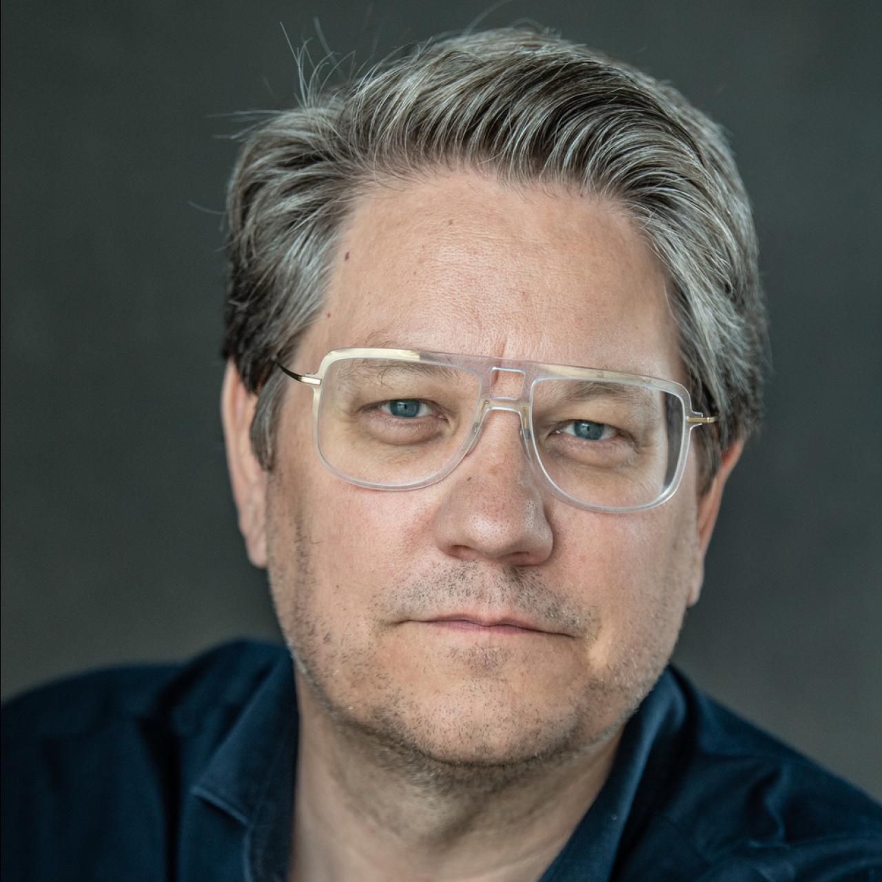 Staatsintendant und Regisseur Andr&eacute; B&uuml;cker inszeniert am Staatstheater Augsburg Shakespeares Trag&ouml;die des Macbeth