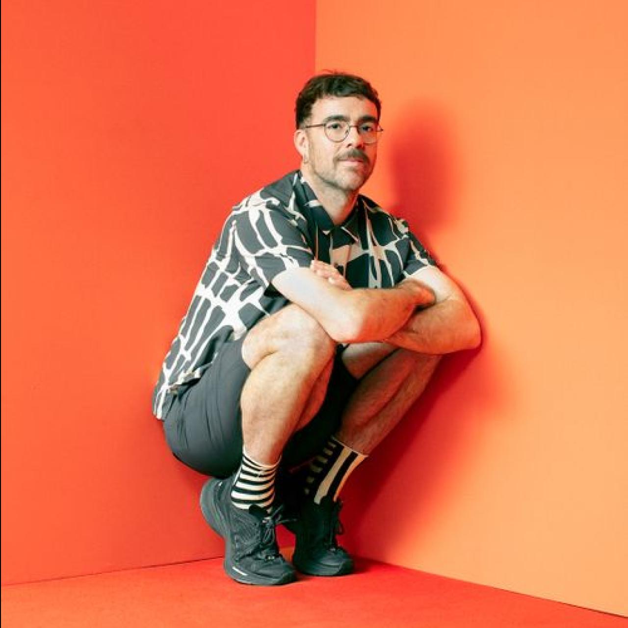 Der spanische Choreograph Marcos Morau gestaltet gemeinsam mit Ohad Naharin einen ballettabend am Staatstheater Augsburg