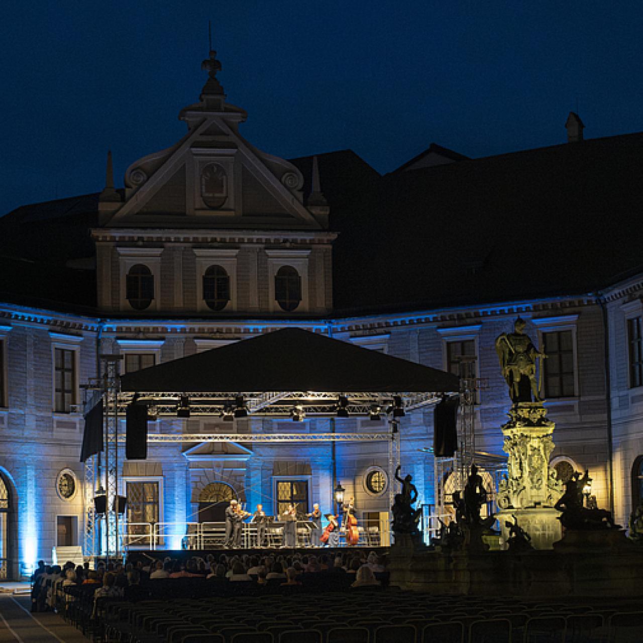 Klassisches Konzert im Brunnenhof der Residenz in M&uuml;nchen