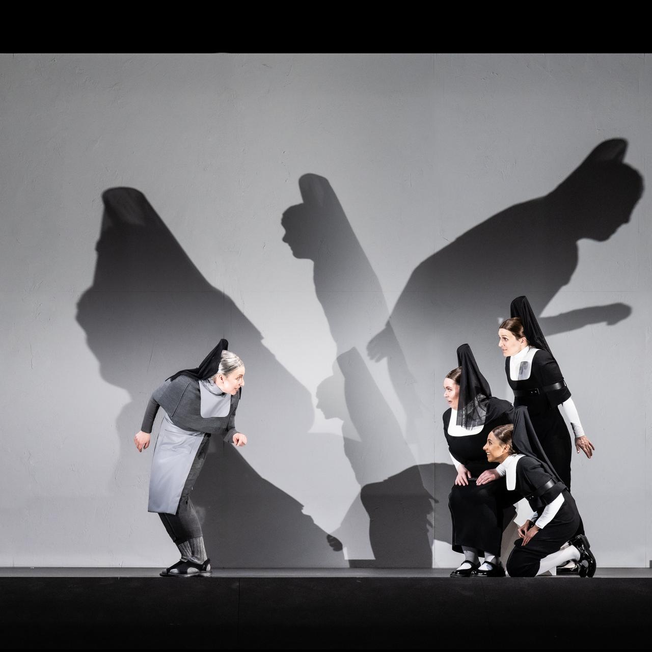 Bernarda Albas Haus im Cuvilli&eacute;stheater Residenztheater M&uuml;nchen