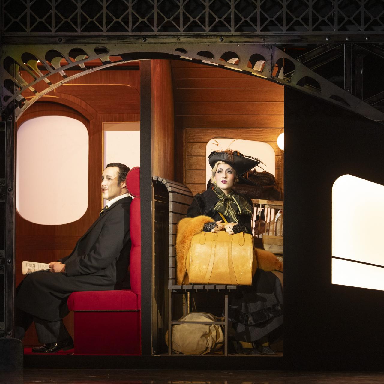 Daniel Prohaska als Graf von Luxemburg und Andreja Zidaric als Ang&egrave;le Didier, G&auml;rtnerplatztheater M&uuml;nchen