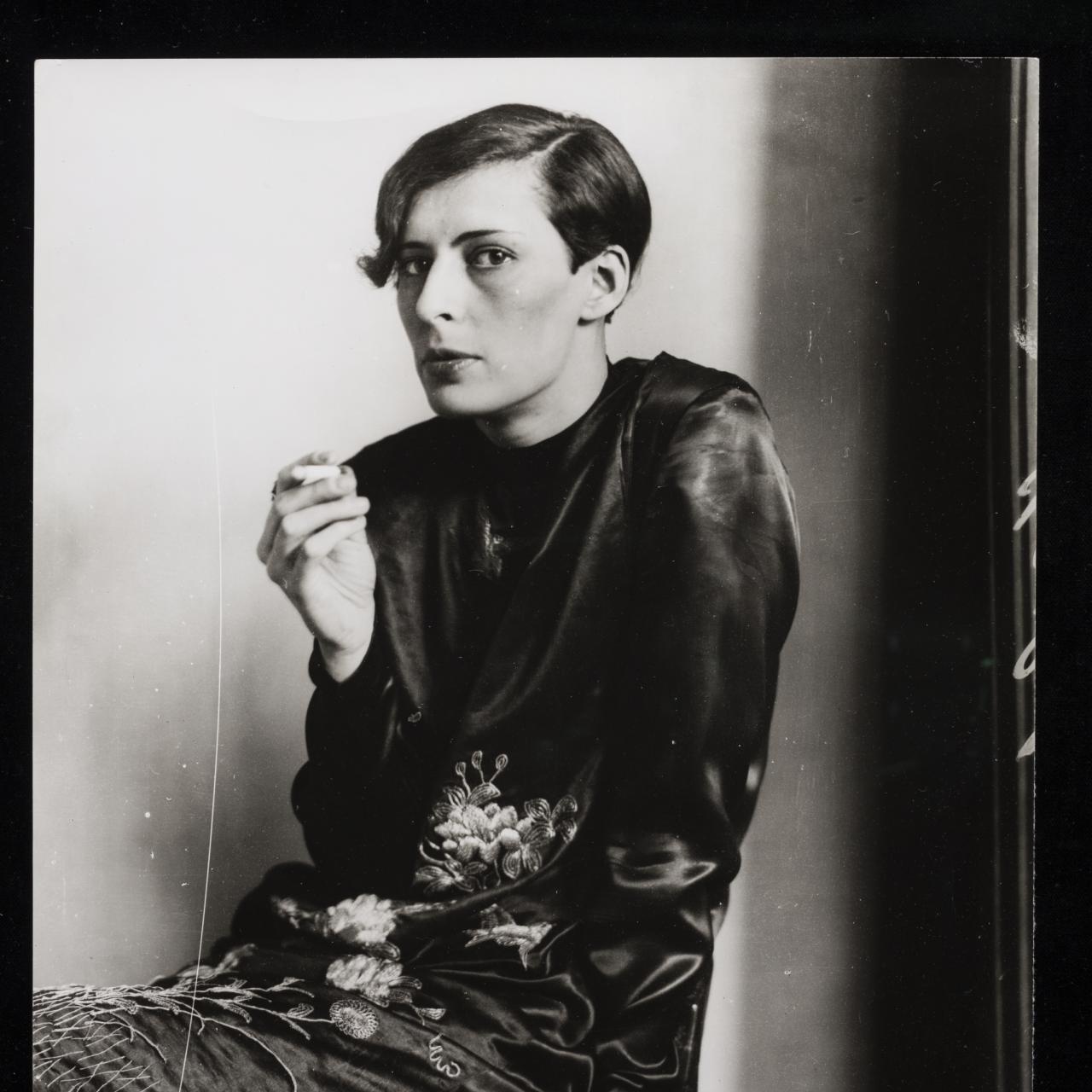 August Sander, Sekret&auml;rin beim Westdeutschen Rundfunk in K&ouml;ln (Sylvia von Harden), 1928