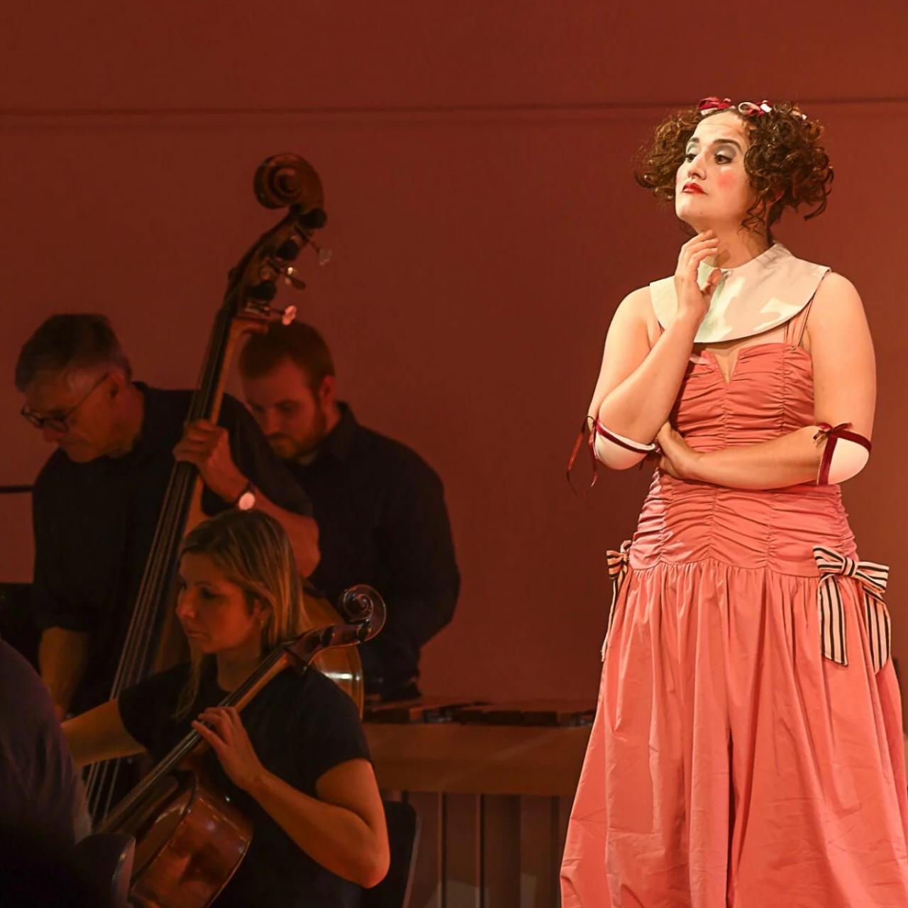 M&uuml;nchens kleinstes Opernhaus in der Pasinger Fabrik bringt Emmerich K&aacute;lm&aacute;ns beliebte Operette &bdquo;Die Cs&aacute;rd&aacute;sf&uuml;rstin&ldquo; auf die B&uuml;hne
